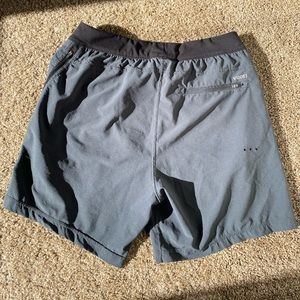 Vuori Draft Short in Charcoal
